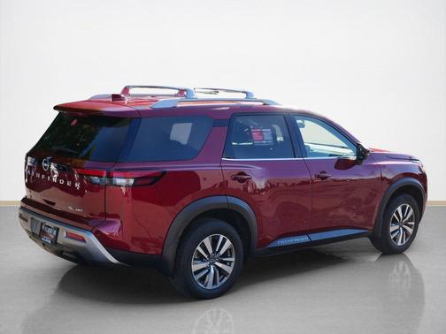 2023 Nissan Pathfinder SL 4WD