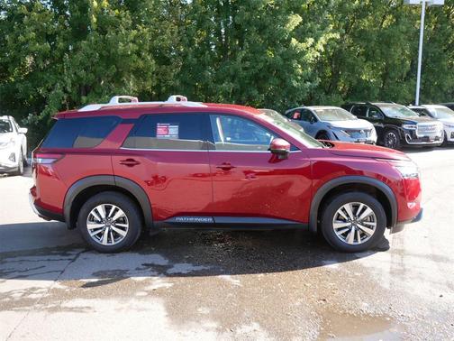 2023 Nissan Pathfinder SL 4WD