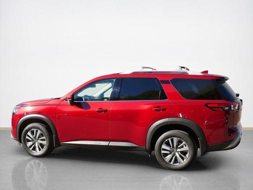 2023 Nissan Pathfinder SL 4WD