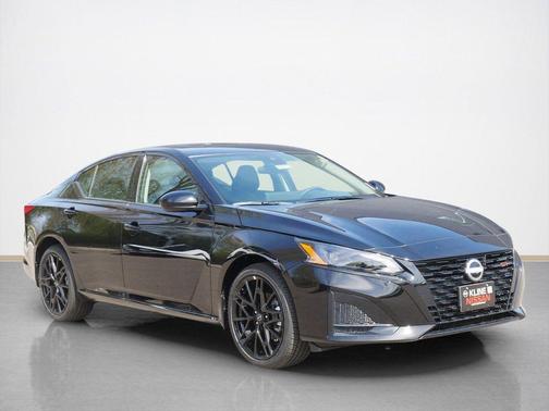 Super Black Clearcoat 2026 Nissan Altima SR AWD