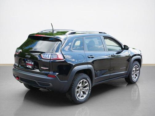 Diamond Black Crystal Pearlcoat 2020 Jeep Cherokee Trailhawk