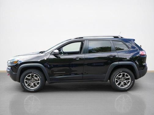 Diamond Black Crystal Pearlcoat 2020 Jeep Cherokee Trailhawk