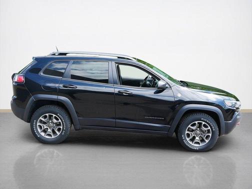 Diamond Black Crystal Pearlcoat 2020 Jeep Cherokee Trailhawk