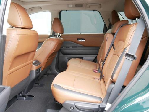 2025 Nissan Pathfinder Platinum 4WD