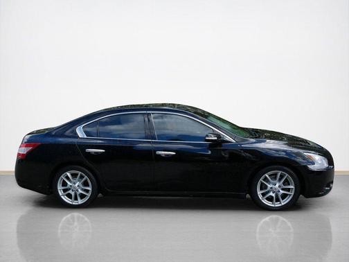 Super Black Metallic 2010 Nissan Maxima SV