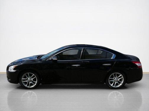 Super Black Metallic 2010 Nissan Maxima SV