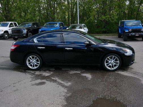 Super Black Metallic 2010 Nissan Maxima SV