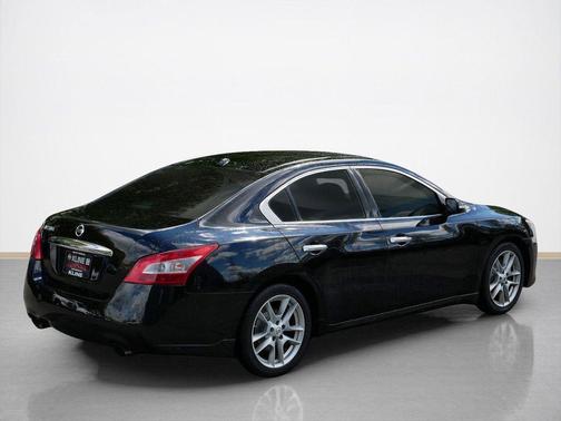 Super Black Metallic 2010 Nissan Maxima SV