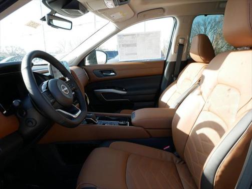 2025 Nissan Pathfinder Platinum 4WD