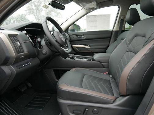 2025 Nissan Pathfinder Platinum 4WD
