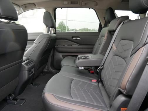 2025 Nissan Pathfinder Platinum 4WD