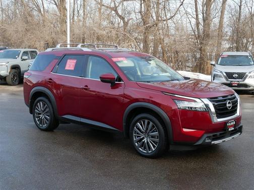 2023 Nissan Pathfinder SL 4WD