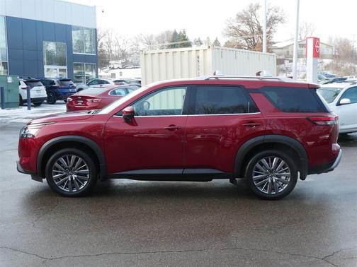 2023 Nissan Pathfinder SL 4WD