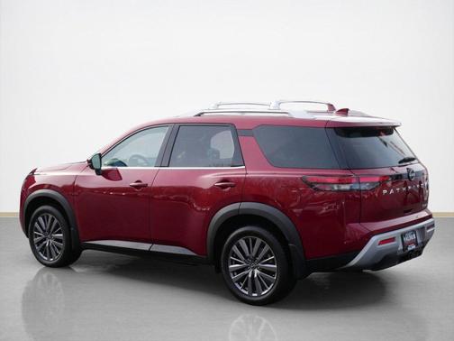 2023 Nissan Pathfinder SL 4WD