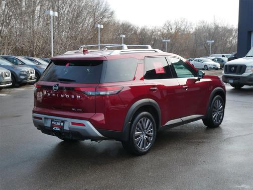 2023 Nissan Pathfinder SL 4WD
