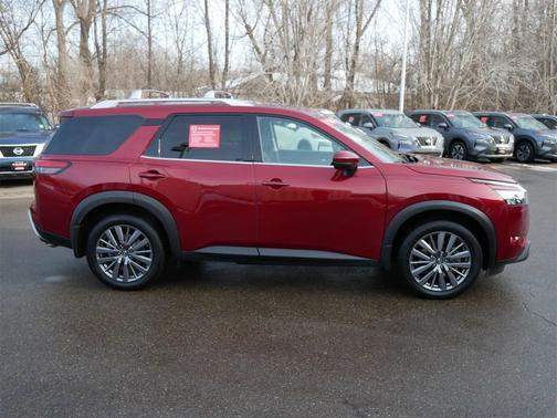 2023 Nissan Pathfinder SL 4WD