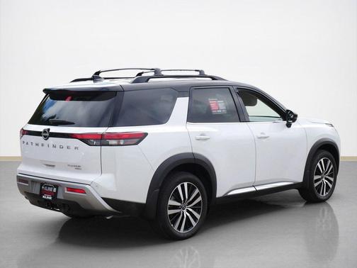 2025 Nissan Pathfinder Platinum 4WD
