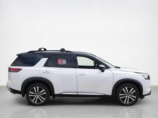 2025 Nissan Pathfinder Platinum 4WD