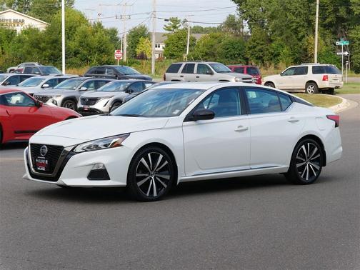 2020 Nissan Altima SR FWD