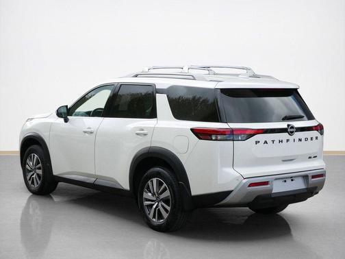 Pearl White Tricoat 2023 Nissan Pathfinder SL 4WD
