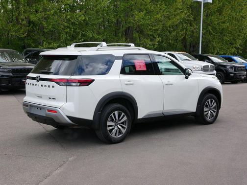 Pearl White Tricoat 2023 Nissan Pathfinder SL 4WD