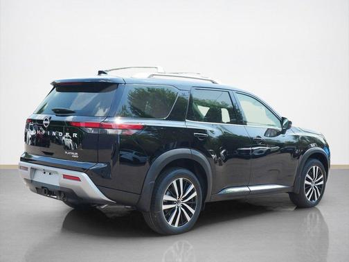 2025 Nissan Pathfinder Platinum 4WD