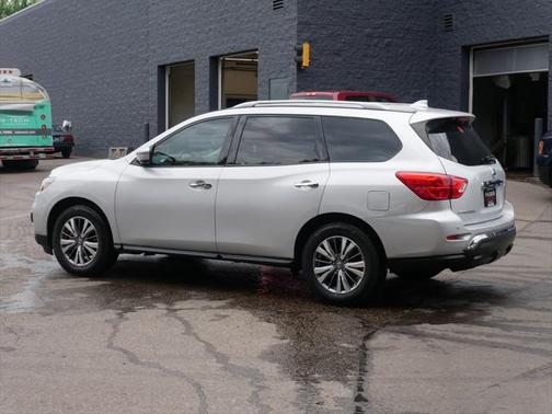 2019 Nissan Pathfinder SL