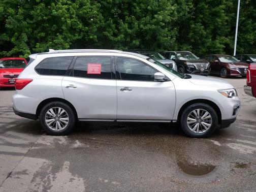 2019 Nissan Pathfinder SL
