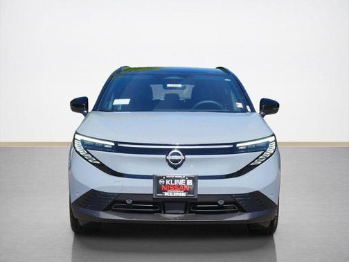 Boulder Gray Pearl/Black 2026 Nissan Leaf PLATINUM+
