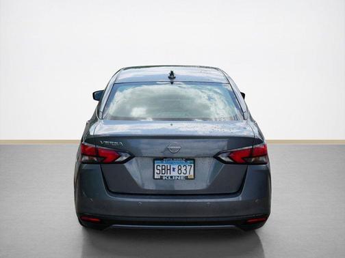 Gun Metallic 2025 Nissan Versa 1.6 SV