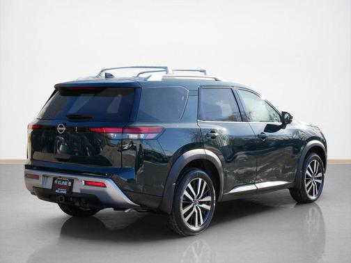 2025 Nissan Pathfinder Platinum 4WD