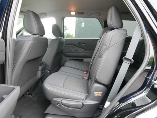 2025 Nissan Pathfinder S 4WD
