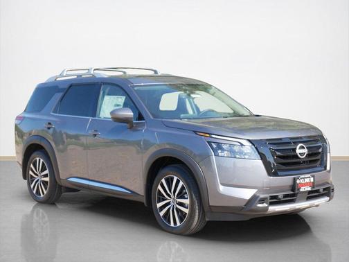 2025 Nissan Pathfinder Platinum 4WD