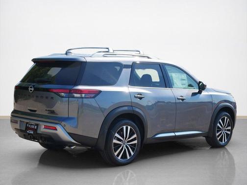 2025 Nissan Pathfinder Platinum 4WD