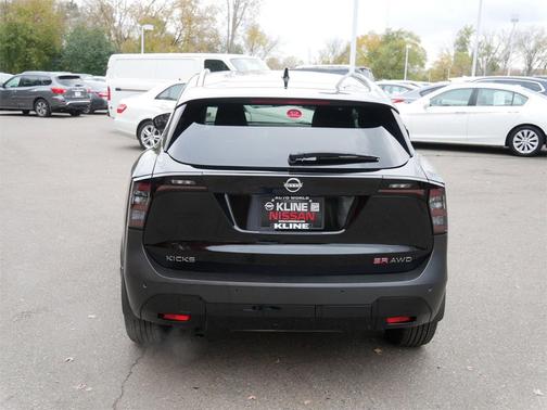 2025 Nissan Kicks SR
