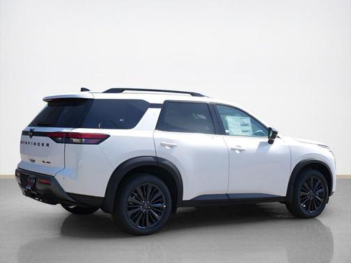Everest White Pearl Tricoat 2026 Nissan Pathfinder SL
