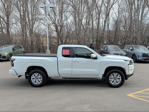Glacier White 2024 Nissan Frontier SV