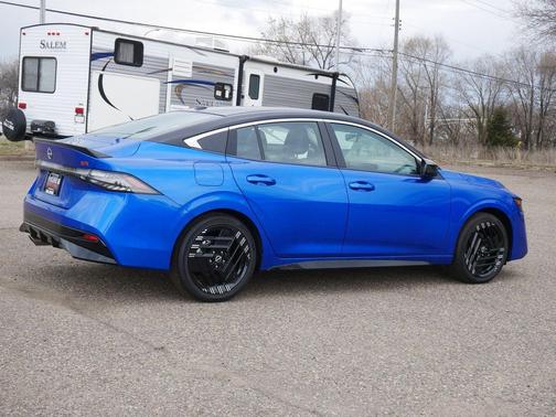 Bluestone Pearl/Super Blk 2026 Nissan Sentra SR