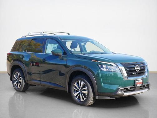 2025 Nissan Pathfinder SL 4WD