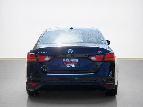 Super Black Clearcoat 2022 Nissan Altima 2.5 SV