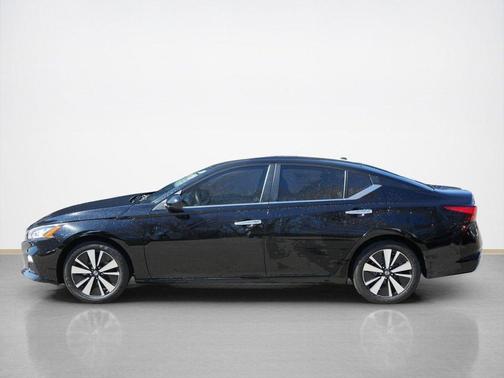 Super Black Clearcoat 2022 Nissan Altima 2.5 SV