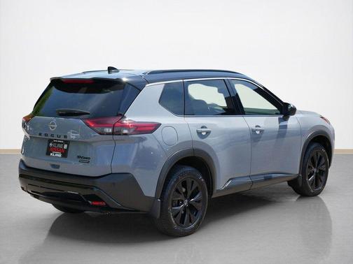 Boulder Gray Pearl/Super Black 2023 Nissan Rogue SV