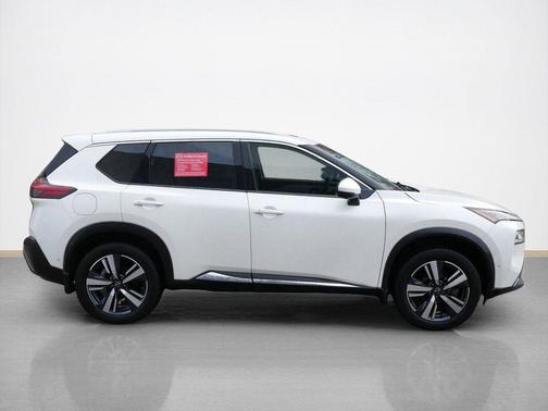 Pearl White Tricoat 2023 Nissan Rogue SL