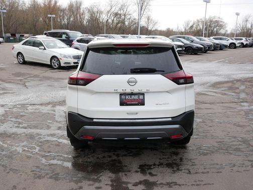 Pearl White Tricoat 2023 Nissan Rogue SL
