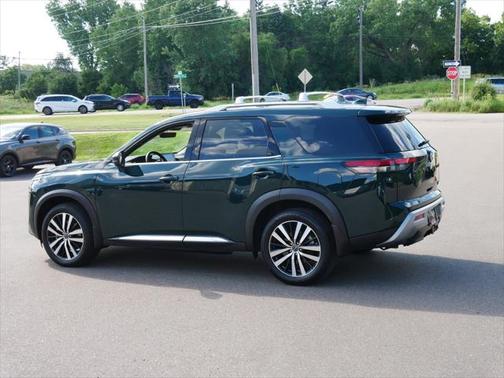 2024 Nissan Pathfinder Platinum 4WD