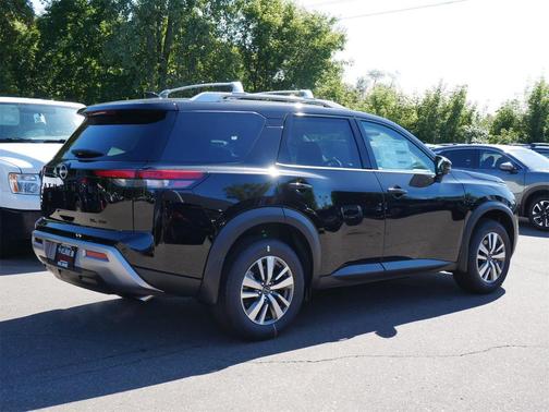 2025 Nissan Pathfinder SL 4WD