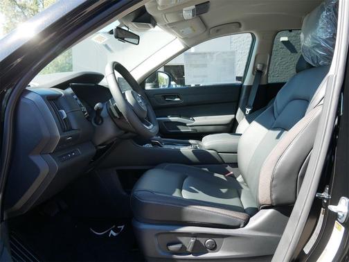 2025 Nissan Pathfinder SL 4WD