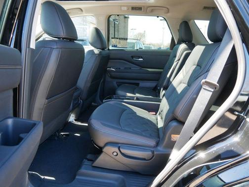 Super Black 2026 Nissan Pathfinder Platinum