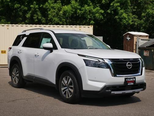2025 Nissan Pathfinder SL 4WD