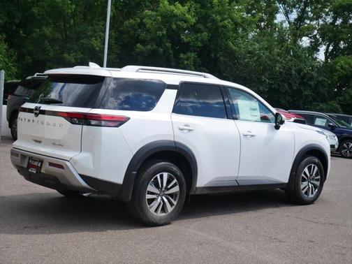 2025 Nissan Pathfinder SL 4WD